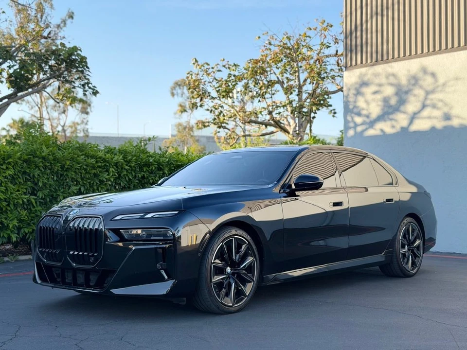 2025 BMW G70 7 Series - Image 6 of 21