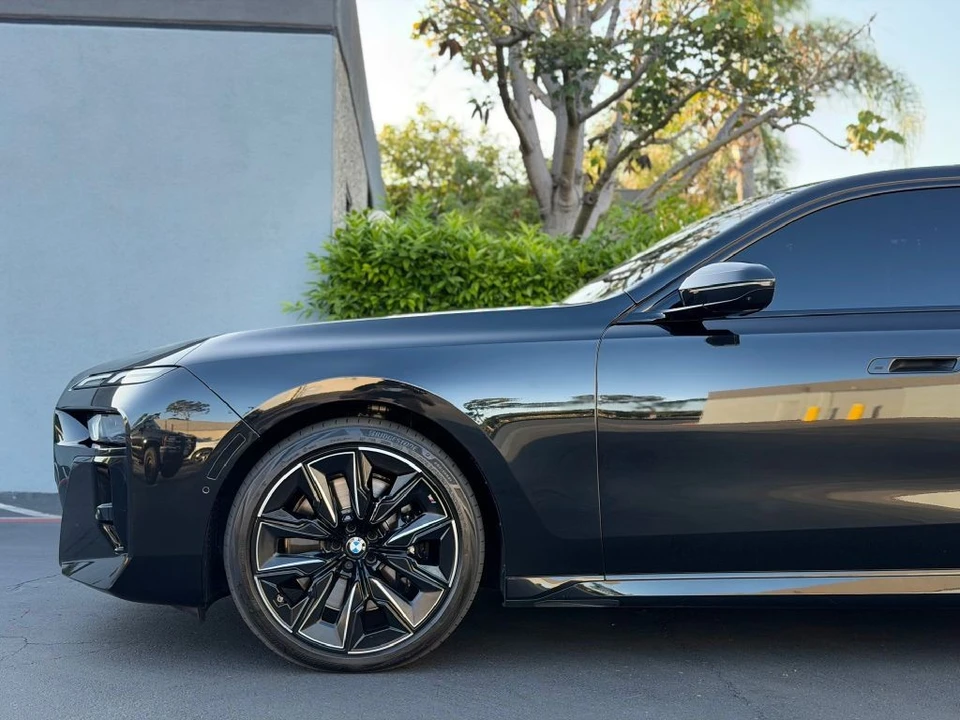 2025 BMW G70 7 Series - Image 9 of 21