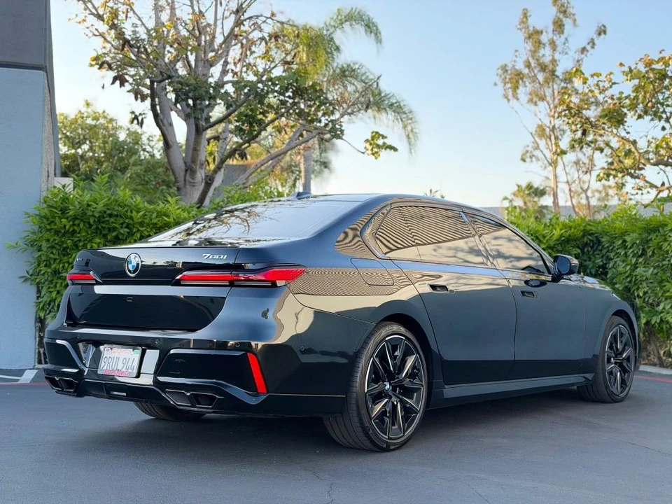 2025 BMW G70 7 Series - Image 13 of 21