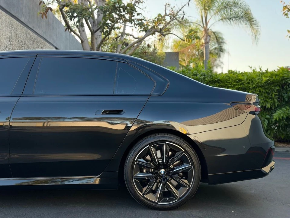 2025 BMW G70 7 Series - Image 10 of 21