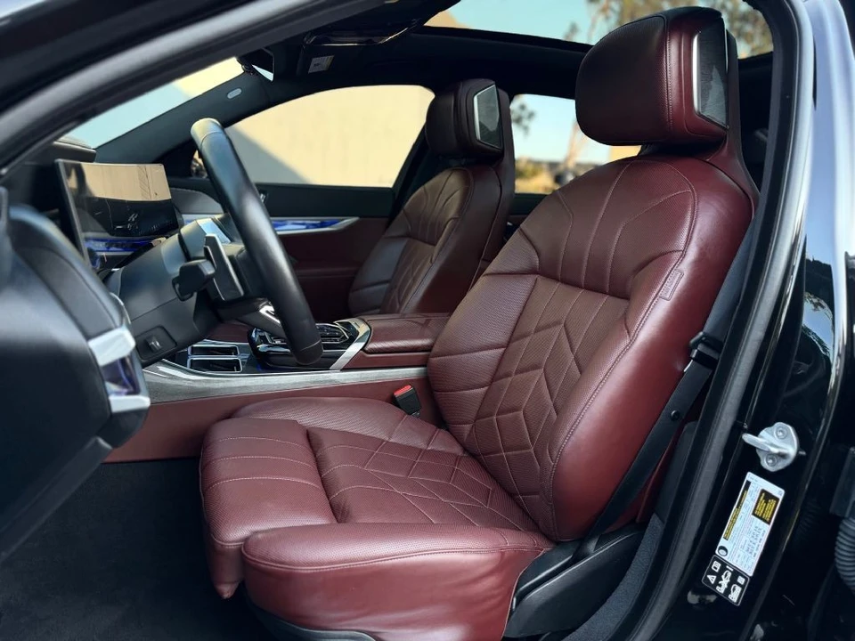 2025 BMW G70 7 Series - Image 19 of 21