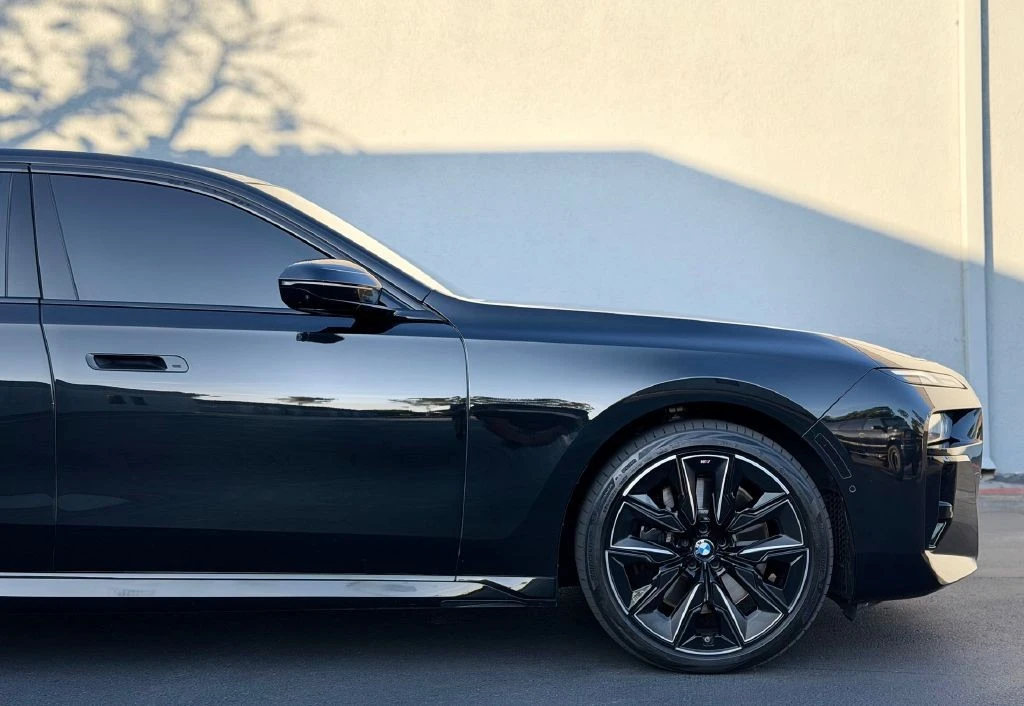 2025 BMW G70 7 Series - Image 5 of 21