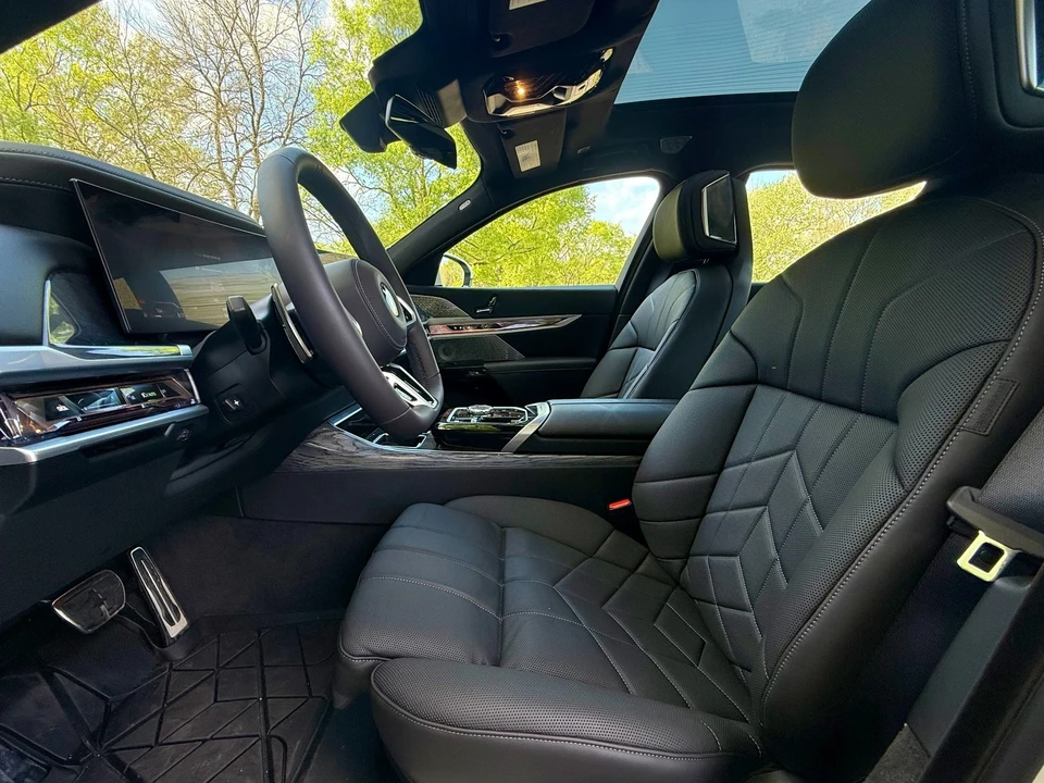 2025 BMW G70 7 Series - Image 15 of 21
