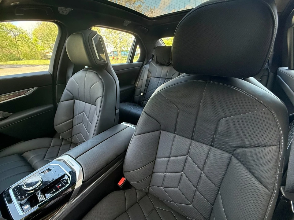 2025 BMW G70 7 Series - Image 17 of 21