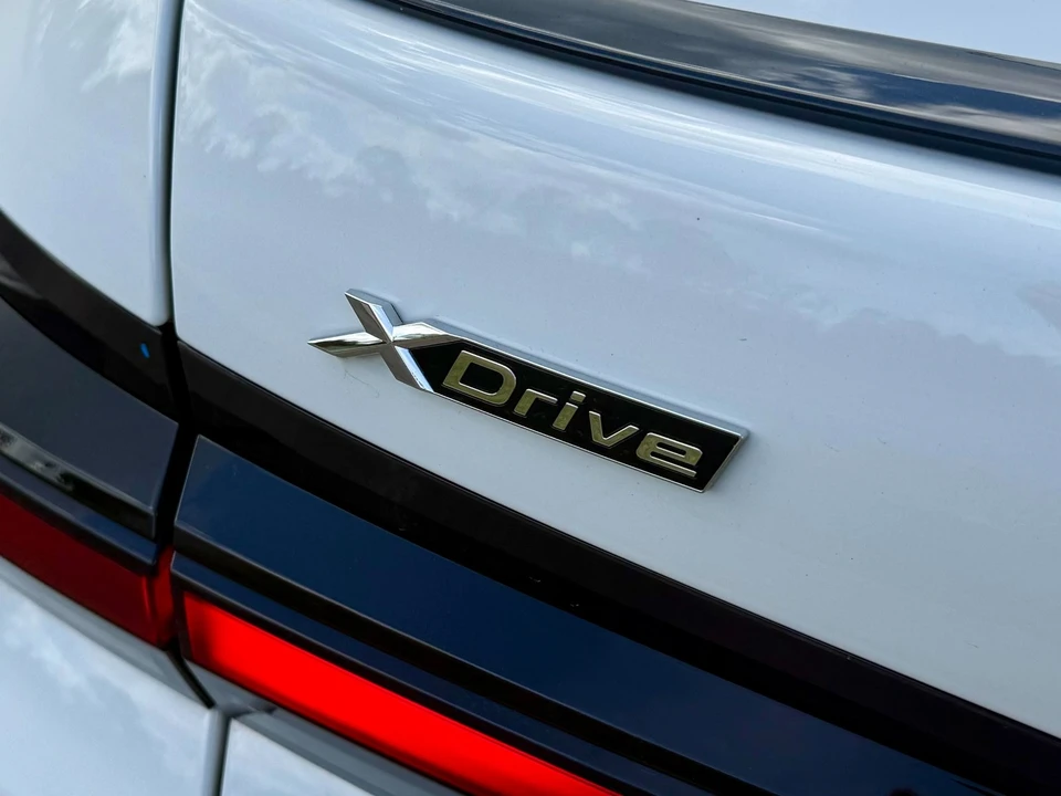 2025 BMW G70 7 Series - Image 13 of 21