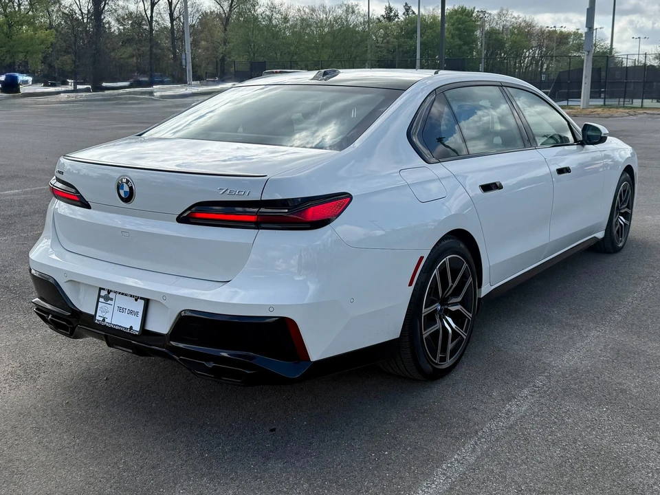 2025 BMW G70 7 Series - Image 2 of 21