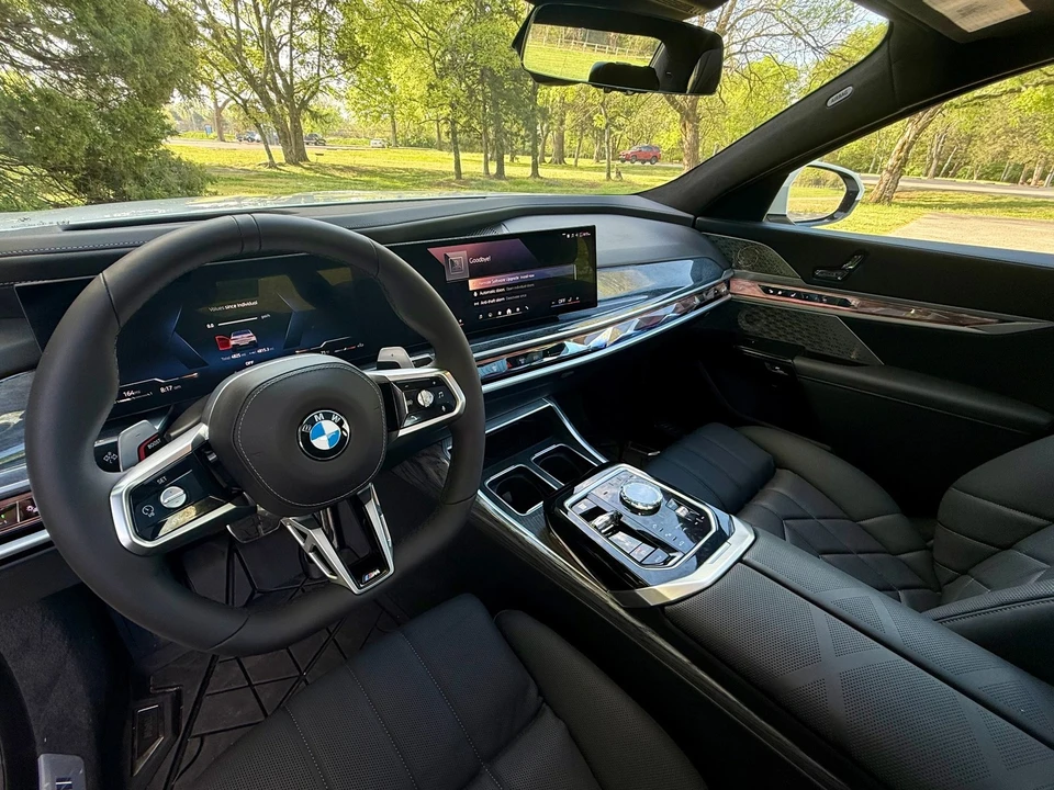 2025 BMW G70 7 Series - Image 16 of 21