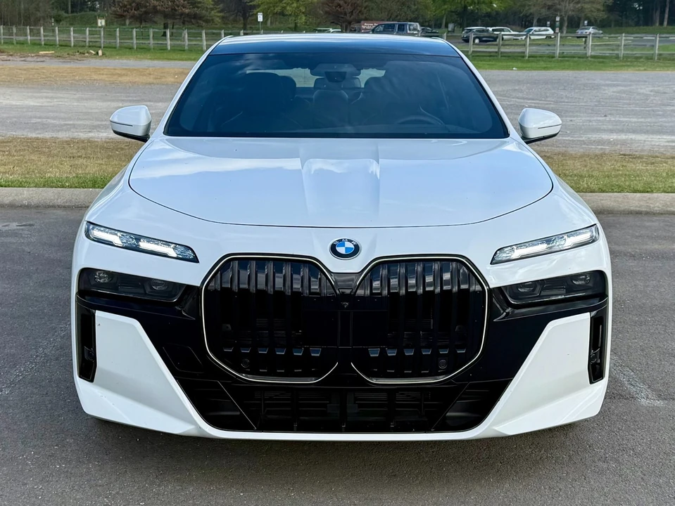 2025 BMW G70 7 Series - Image 5 of 21