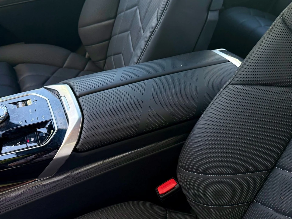 2025 BMW G70 7 Series - Image 18 of 21