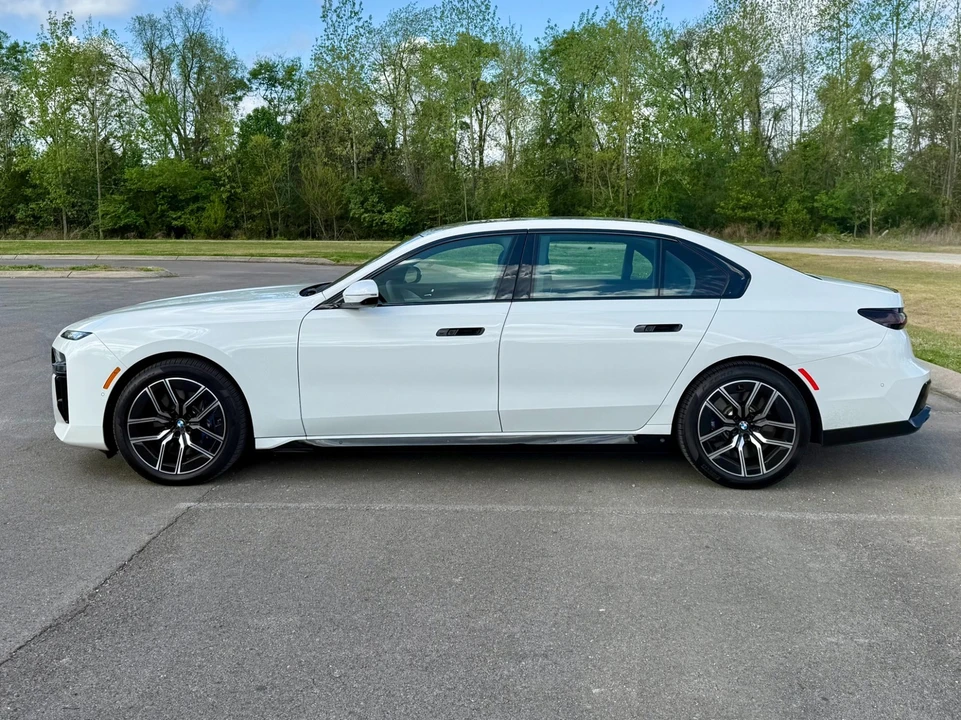 2025 BMW G70 7 Series - Image 6 of 21