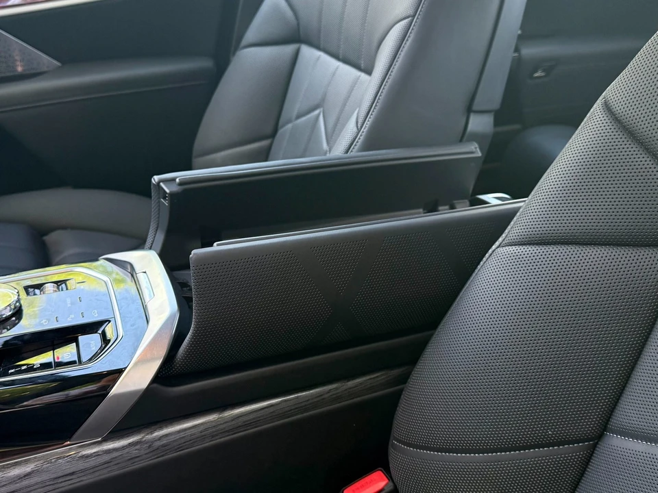 2025 BMW G70 7 Series - Image 19 of 21