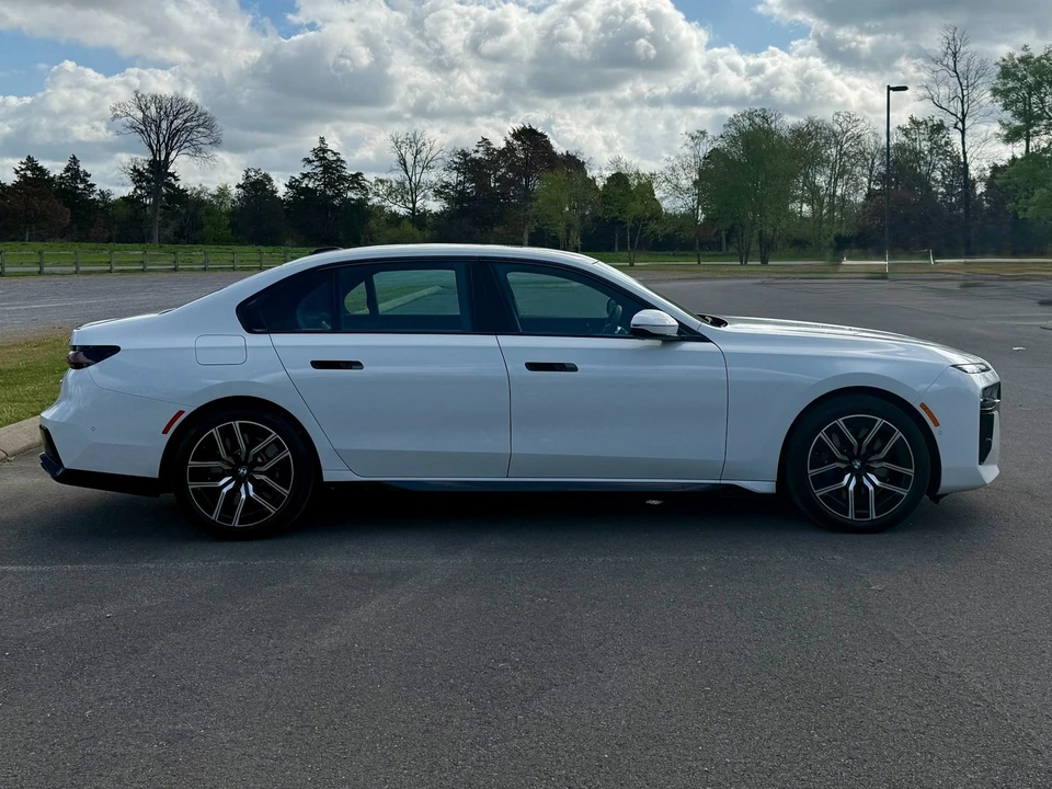 2025 BMW G70 7 Series - Image 7 of 21