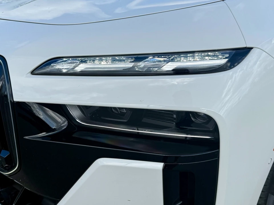 2025 BMW G70 7 Series - Image 9 of 21