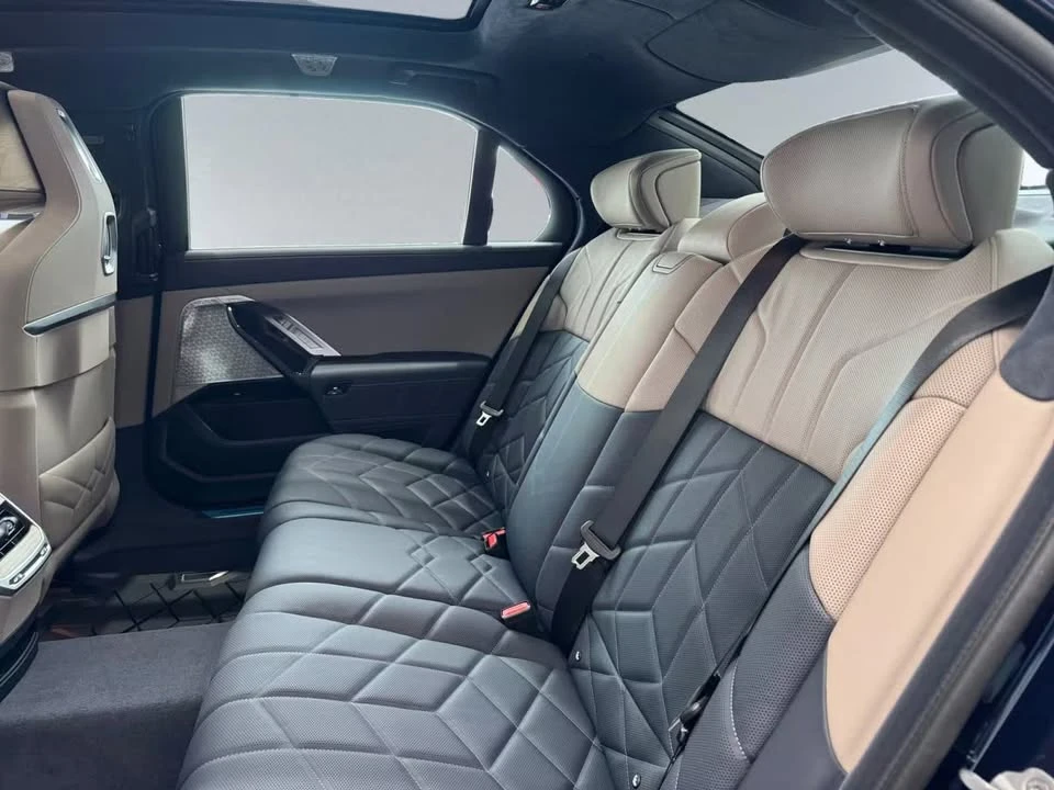 2025 BMW G70 7 Series - Image 4 of 5