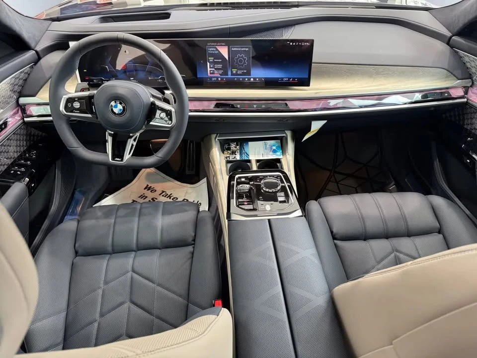 2025 BMW G70 7 Series - Image 3 of 5