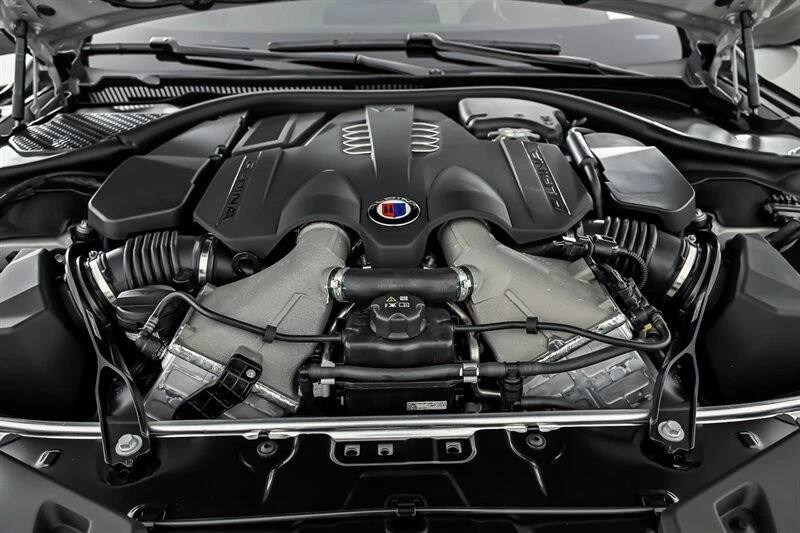 2025 BMW Alpina B8 - Image 12 of 31