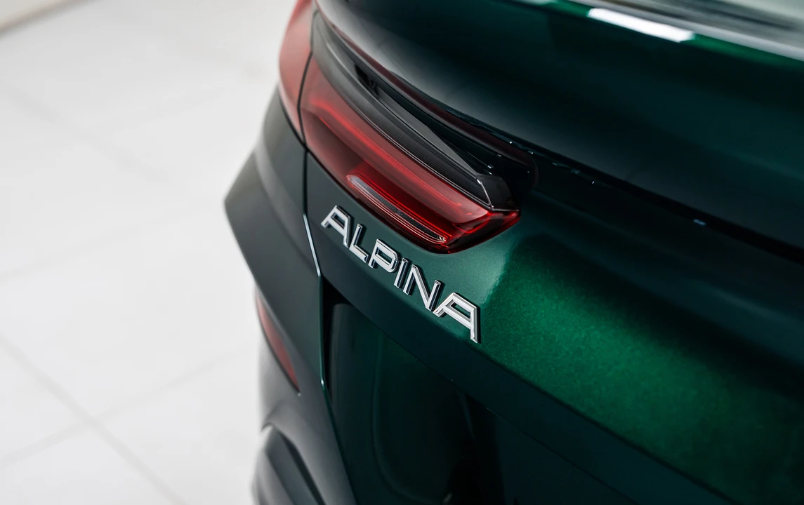 2025 BMW Alpina B8 - Image 17 of 24
