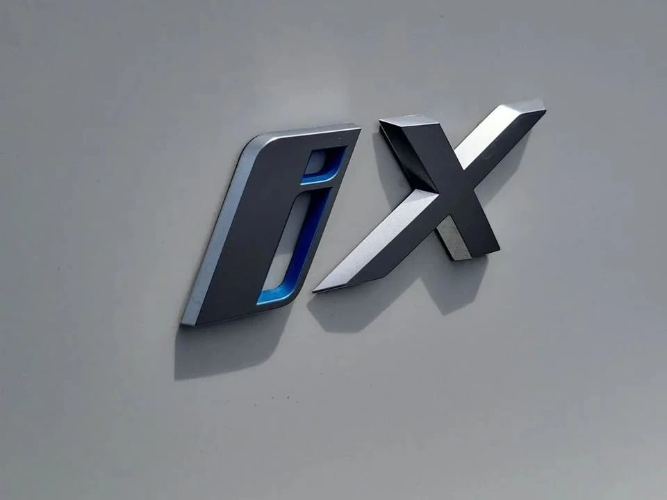 2025 BMW I20 iX - Image 12 of 19