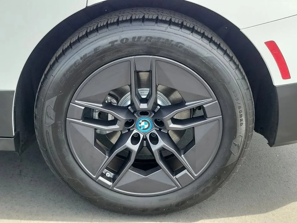 2025 BMW I20 iX - Image 15 of 19