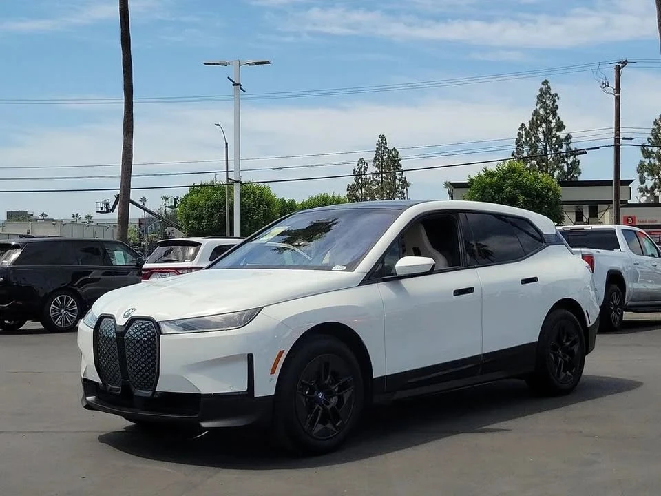 2025 BMW I20 iX - Image 16 of 19