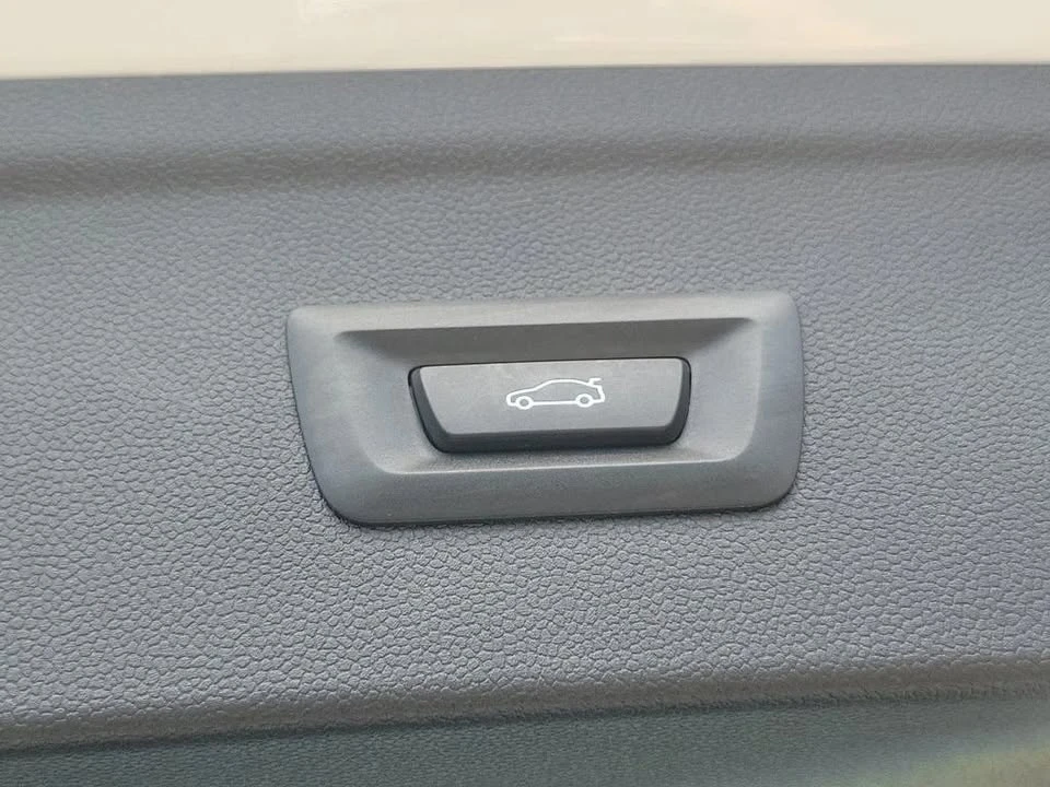 2025 BMW I20 iX - Image 11 of 19