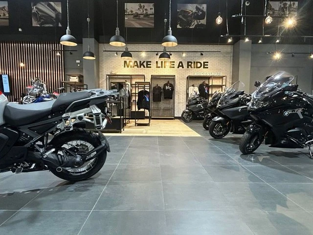 2025 BMW K1600 - Image 6 of 10