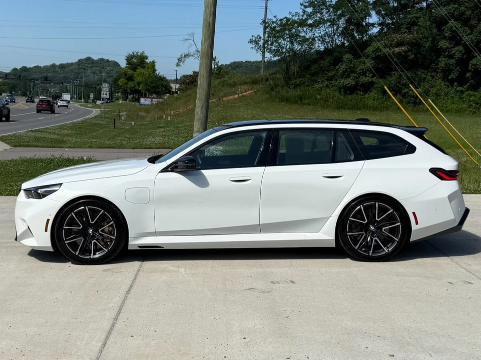2025 BMW G90/G99 M5 - Image 8 of 31