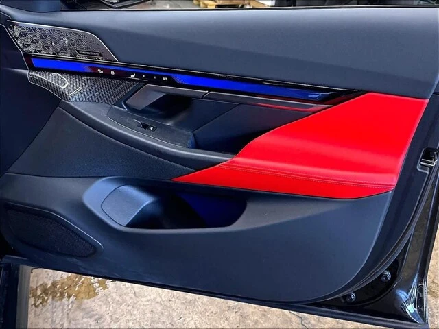 2027 Audi RS Q8 Performance - Image 24 of 31