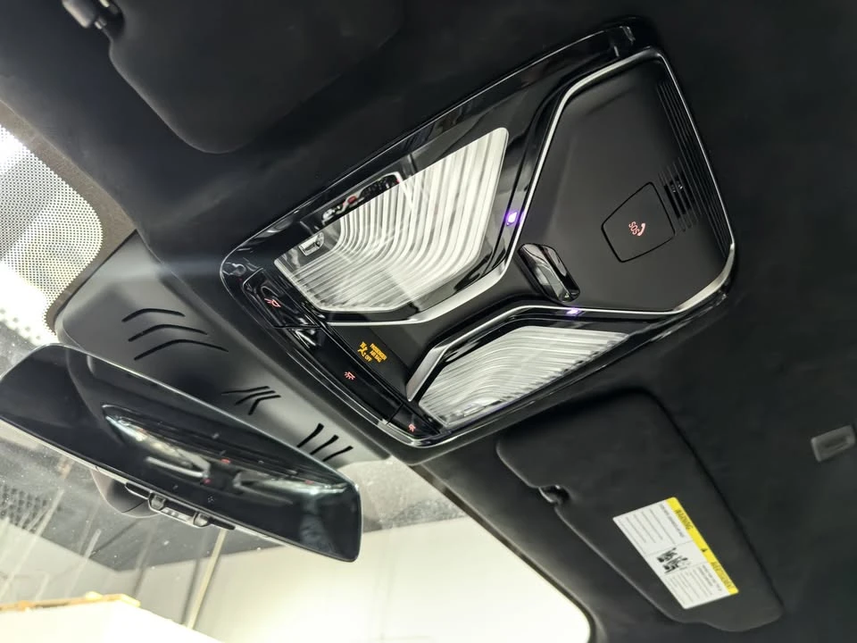 2025 BMW M8 - Image 17 of 20
