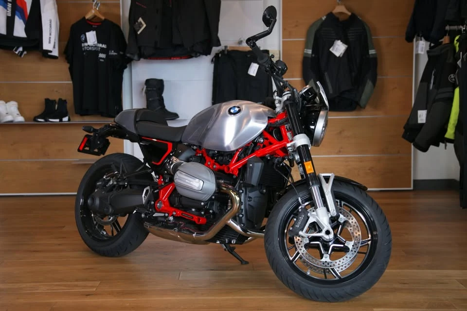 2025 BMW R 12 nineT - Image 8 of 9
