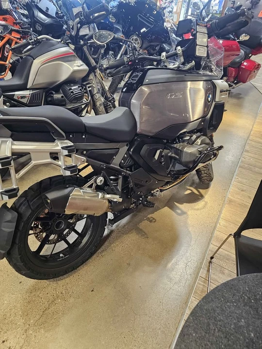 2025 BMW R 12 nineT - Image 2 of 4