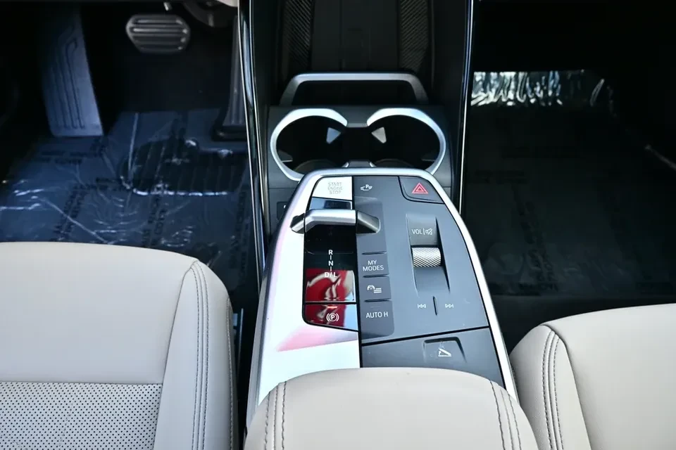 2025 BMW U11/U12 X1 - Image 11 of 15