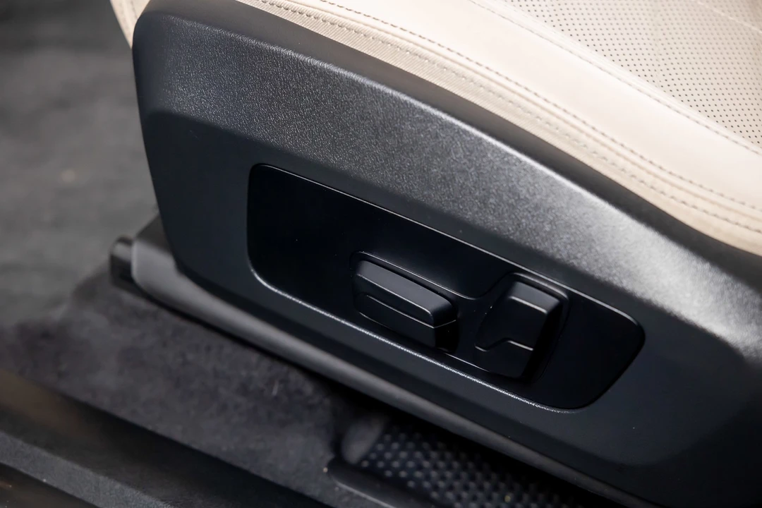 2025 BMW U11/U12 X1 - Image 16 of 21