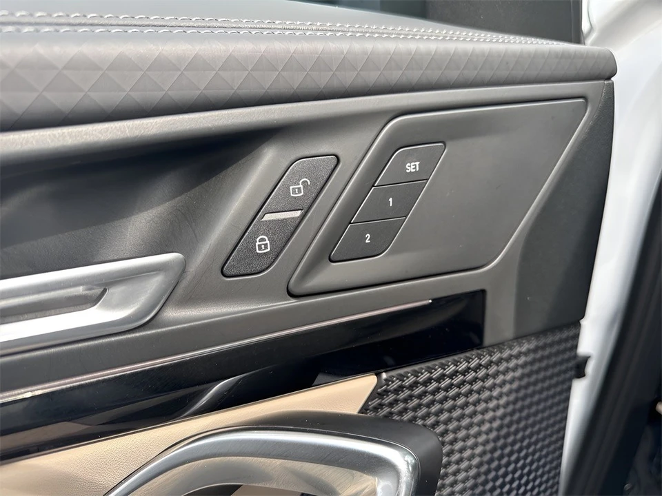 2025 BMW U10 X2 - Image 11 of 12