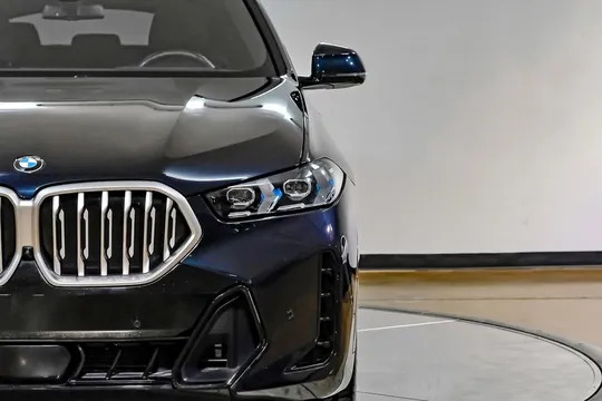 2025 BMW X6 xDrive40i