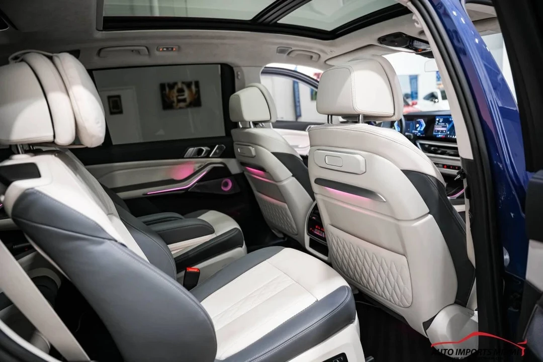 2025 BMW Alpina XB7 - Image 10 of 12