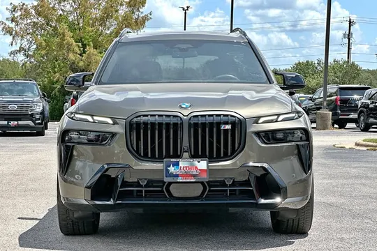 2025 BMW X7 M60i