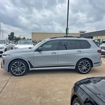 2025 BMW X7 M60i