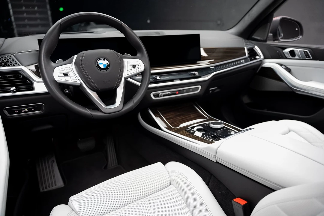 2025 BMW G07 X7 - Image 2 of 12
