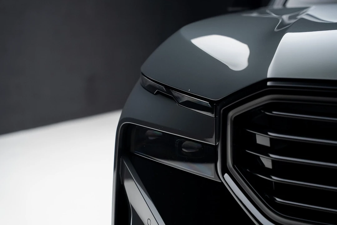 2025 BMW XM - Image 8 of 21