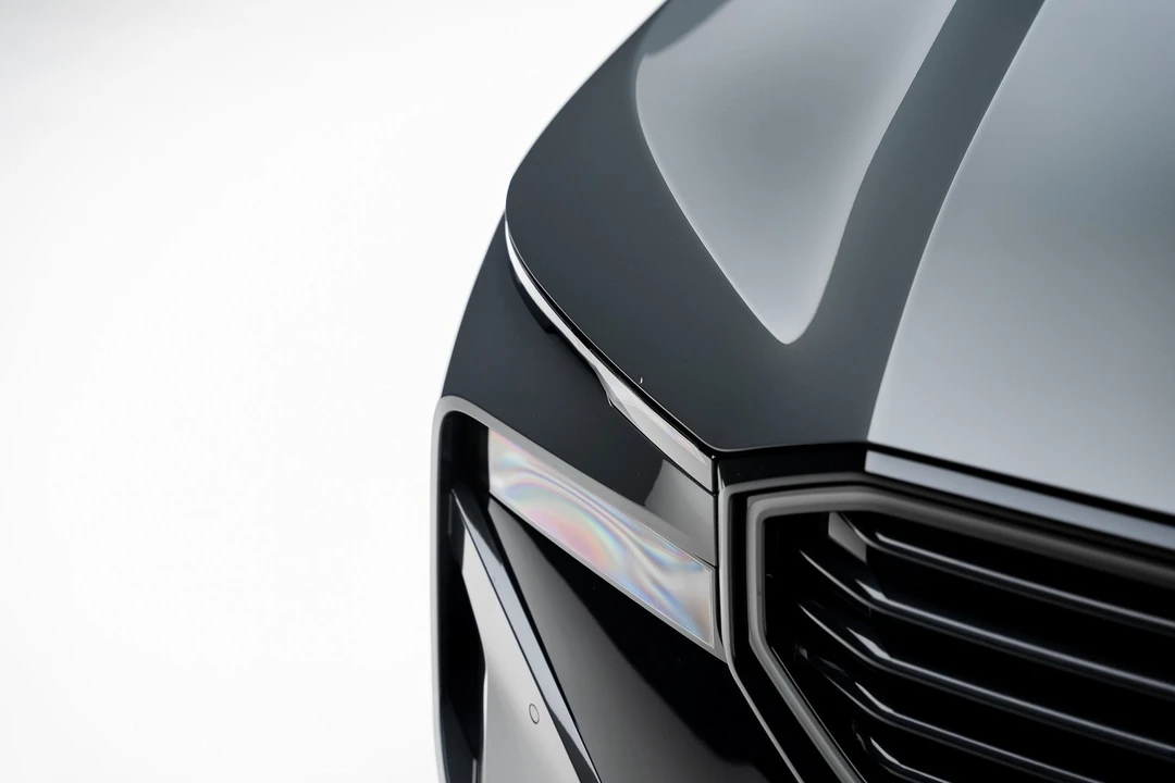 2025 BMW XM - Image 11 of 21