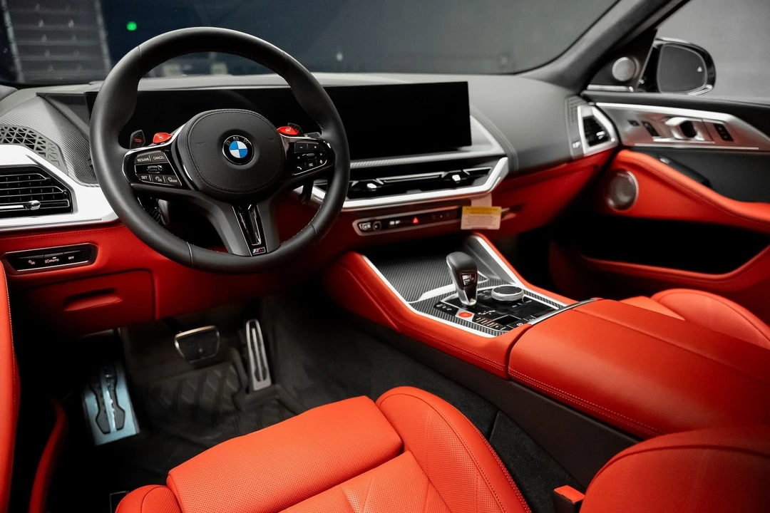 2025 BMW XM - Image 2 of 21