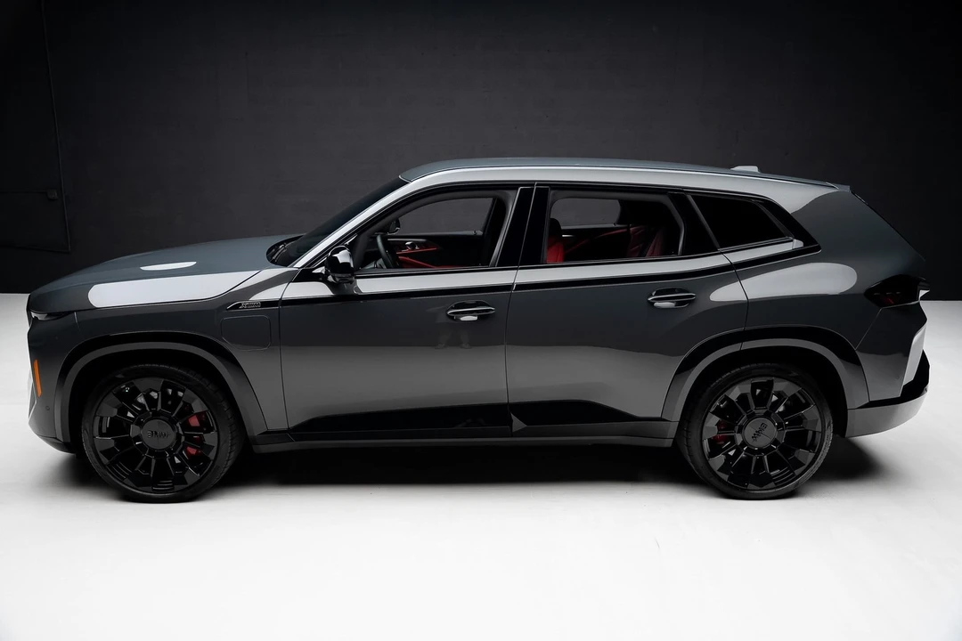 2025 BMW XM - Image 16 of 21