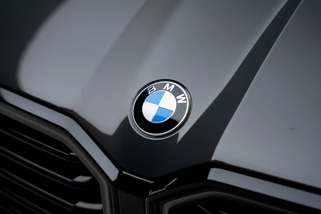 2025 BMW XM - Image 12 of 21