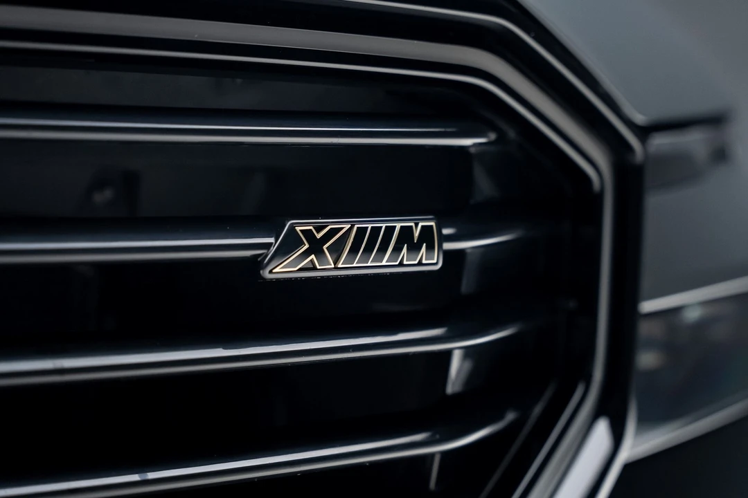2025 BMW XM - Image 13 of 21