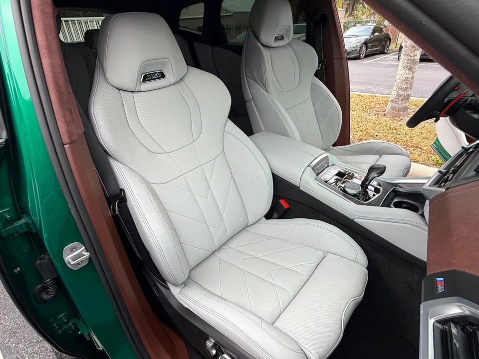 2025 BMW XM - Image 6 of 12
