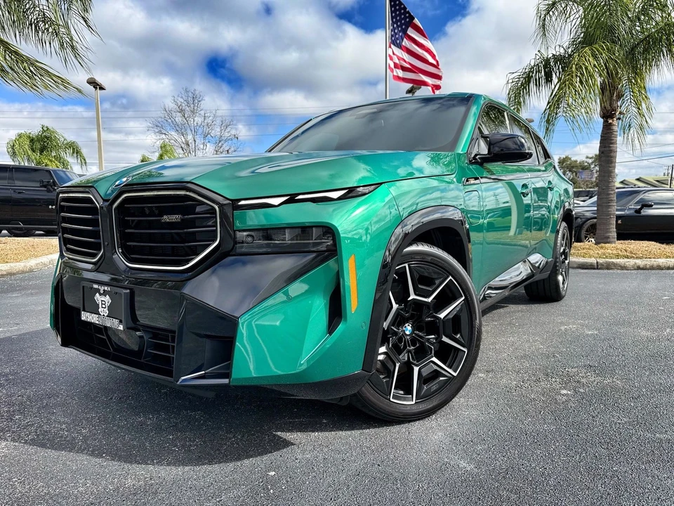 2025 BMW XM - Image 9 of 12