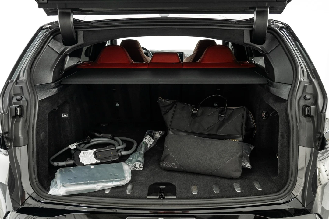 2025 BMW XM - Image 19 of 21