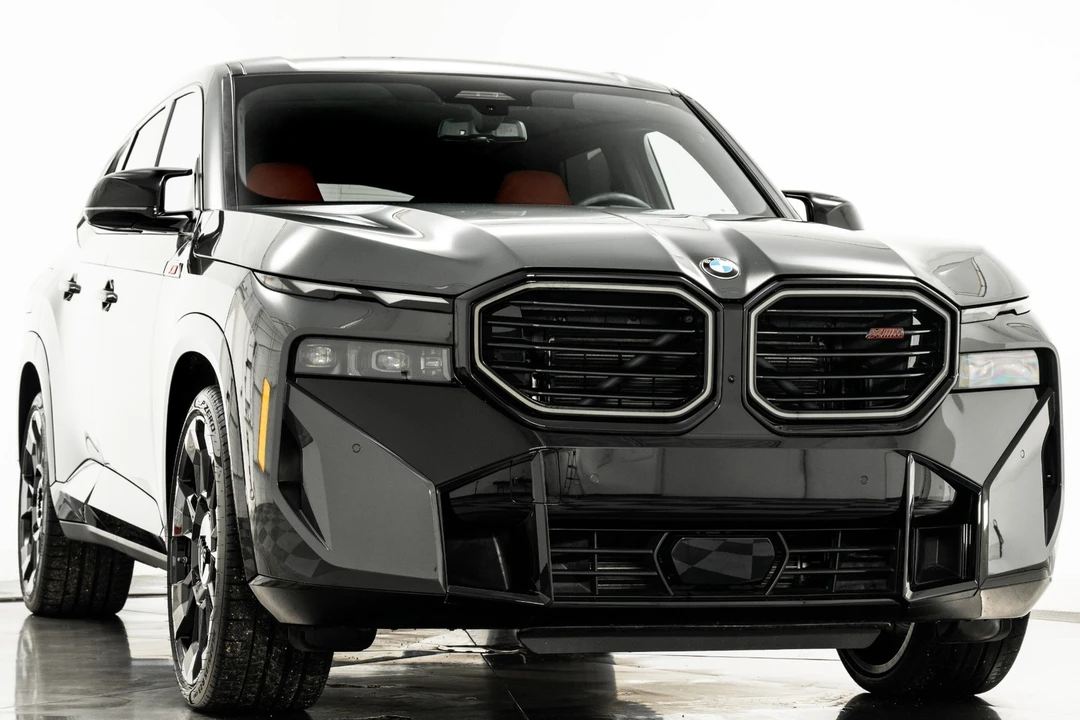 2025 BMW XM - Image 3 of 12