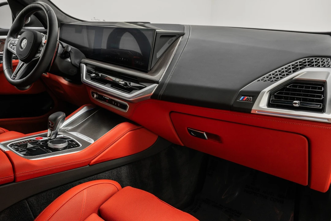 2025 BMW XM - Image 14 of 21